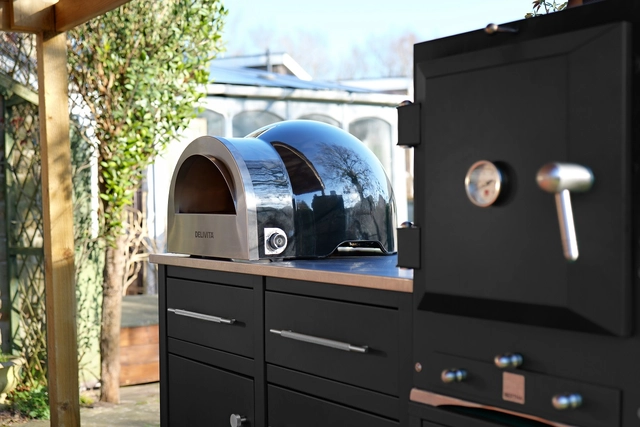 Delivita Flow Dual-Fuel Pizza Oven Very Black 