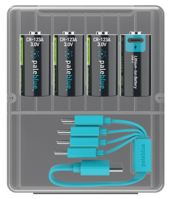 Pale Blue Voyager CR123 Battery 4-pack of CR123, including cable USB-C 
