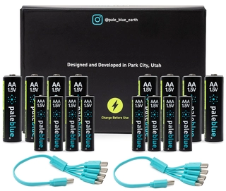 Pale Blue Voyager Sustainability Kit 8xAA/8xAAA, USB-C to 4x USB-C