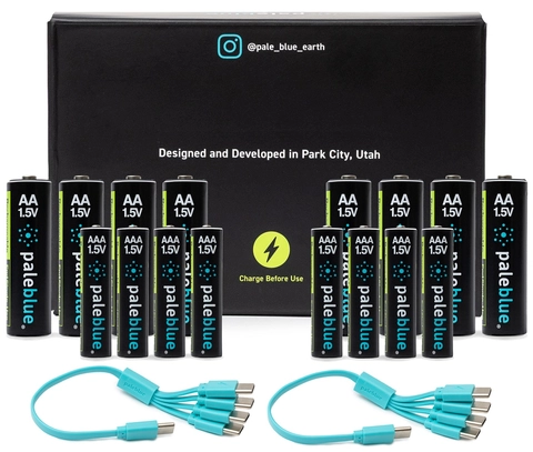 Pale Blue Voyager Sustainability Kit 8xAA/8xAAA, USB-C to 4x USB-C