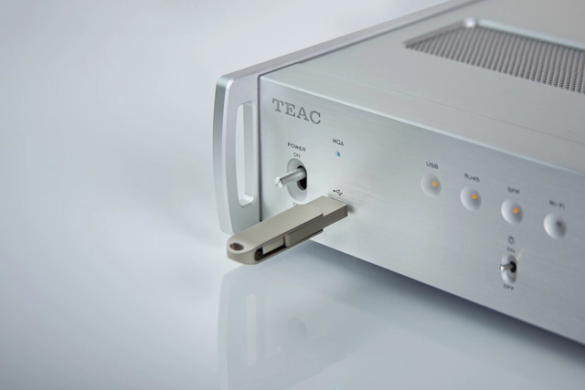 TEAC NT-507T Network Transport Silver 